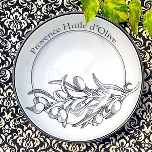 Everyday White by Fitz and Floyd Bistro Black Pasta serving Bowl | 11 inches